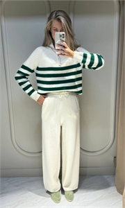 {{productViewItem.photos[photoViewList.activeNavIndex].Alt || productViewItem.photos[photoViewList.activeNavIndex].Description || 'Свитер LORO PIANA'}}