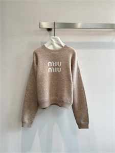{{productViewItem.photos[photoViewList.activeNavIndex].Alt || productViewItem.photos[photoViewList.activeNavIndex].Description || 'Костюм MIU MIU'}}