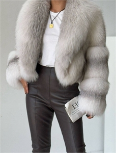 {{productViewItem.photos[photoViewList.activeNavIndex].Alt || productViewItem.photos[photoViewList.activeNavIndex].Description || 'Шуба FENDI Писец'}}
