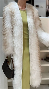 {{productViewItem.photos[photoViewList.activeNavIndex].Alt || productViewItem.photos[photoViewList.activeNavIndex].Description || 'Меховое пальто FENDI'}}