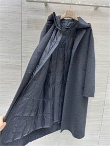 {{productViewItem.photos[photoViewList.activeNavIndex].Alt || productViewItem.photos[photoViewList.activeNavIndex].Description || 'Пальто LORO PIANA'}}