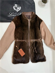 {{productViewItem.photos[photoViewList.activeNavIndex].Alt || productViewItem.photos[photoViewList.activeNavIndex].Description || 'Полупальто LORO PIANA'}}