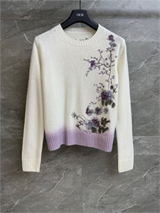 {{productViewItem.photos[photoViewList.activeNavIndex].Alt || productViewItem.photos[photoViewList.activeNavIndex].Description || 'Свитер DIOR'}}