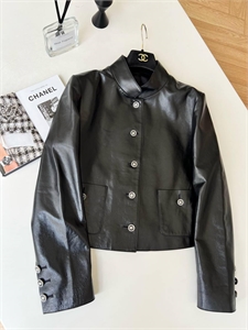 {{productViewItem.photos[photoViewList.activeNavIndex].Alt || productViewItem.photos[photoViewList.activeNavIndex].Description || 'Пиджак CHANEL'}}