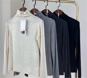 {{productViewItem.photos[photoViewList.activeNavIndex].Alt || productViewItem.photos[photoViewList.activeNavIndex].Description || 'Водолазка MAX MARA'}}