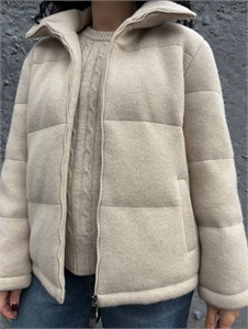 {{productViewItem.photos[photoViewList.activeNavIndex].Alt || productViewItem.photos[photoViewList.activeNavIndex].Description || 'Куртка BRUNELLO CUCINELLI'}}