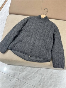 {{productViewItem.photos[photoViewList.activeNavIndex].Alt || productViewItem.photos[photoViewList.activeNavIndex].Description || 'Пуховик BRUNELLO CUCINELLI'}}