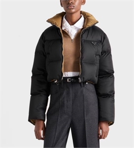 {{productViewItem.photos[photoViewList.activeNavIndex].Alt || productViewItem.photos[photoViewList.activeNavIndex].Description || 'Пуховик PRADA'}}