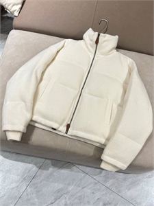 {{productViewItem.photos[photoViewList.activeNavIndex].Alt || productViewItem.photos[photoViewList.activeNavIndex].Description || 'Куртка BRUNELLO CUCINELLI'}}