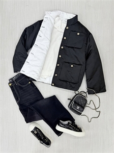 {{productViewItem.photos[photoViewList.activeNavIndex].Alt || productViewItem.photos[photoViewList.activeNavIndex].Description || 'Куртка CHANEL'}}