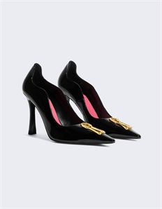 {{productViewItem.photos[photoViewList.activeNavIndex].Alt || productViewItem.photos[photoViewList.activeNavIndex].Description || 'Туфли Schiaparelli'}}