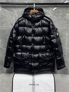 {{productViewItem.photos[photoViewList.activeNavIndex].Alt || productViewItem.photos[photoViewList.activeNavIndex].Description || 'Пуховик MONCLER'}}