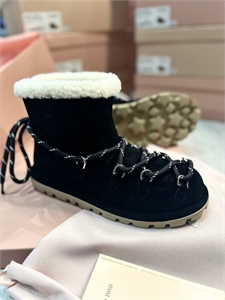 {{productViewItem.photos[photoViewList.activeNavIndex].Alt || productViewItem.photos[photoViewList.activeNavIndex].Description || 'Сапоги MIU MIU'}}