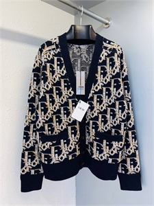 {{productViewItem.photos[photoViewList.activeNavIndex].Alt || productViewItem.photos[photoViewList.activeNavIndex].Description || 'Кардиган DIOR'}}