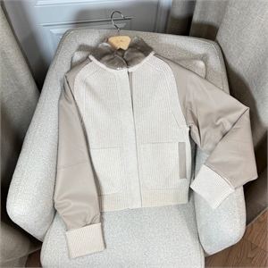 {{productViewItem.photos[photoViewList.activeNavIndex].Alt || productViewItem.photos[photoViewList.activeNavIndex].Description || 'Куртка LORO PIANA'}}