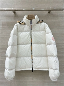{{productViewItem.photos[photoViewList.activeNavIndex].Alt || productViewItem.photos[photoViewList.activeNavIndex].Description || 'Куртка BURBERRY'}}