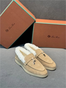 {{productViewItem.photos[photoViewList.activeNavIndex].Alt || productViewItem.photos[photoViewList.activeNavIndex].Description || 'Лоферы LORO PIANA На меху'}}