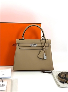 {{productViewItem.photos[photoViewList.activeNavIndex].Alt || productViewItem.photos[photoViewList.activeNavIndex].Description || 'Сумка HERMES'}}
