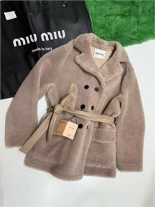 {{productViewItem.photos[photoViewList.activeNavIndex].Alt || productViewItem.photos[photoViewList.activeNavIndex].Description || 'Шуба MIU MIU'}}