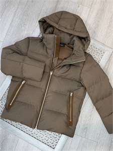 {{productViewItem.photos[photoViewList.activeNavIndex].Alt || productViewItem.photos[photoViewList.activeNavIndex].Description || 'Куртка TOM FORD'}}