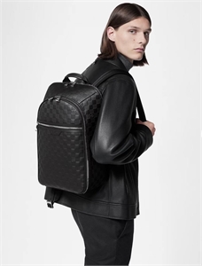 {{productViewItem.photos[photoViewList.activeNavIndex].Alt || productViewItem.photos[photoViewList.activeNavIndex].Description || 'Рюкзак LV'}}