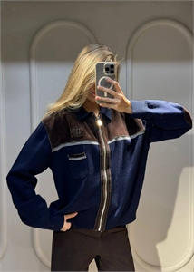 {{productViewItem.photos[photoViewList.activeNavIndex].Alt || productViewItem.photos[photoViewList.activeNavIndex].Description || 'Бомбер MIU MIU'}}