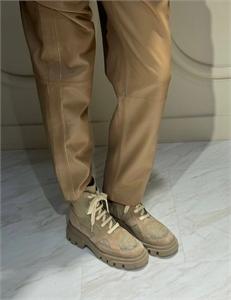 {{productViewItem.photos[photoViewList.activeNavIndex].Alt || productViewItem.photos[photoViewList.activeNavIndex].Description || 'Ботинки BRUNELLO CUCINELLI'}}