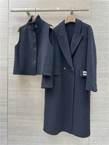 {{productViewItem.photos[photoViewList.activeNavIndex].Alt || productViewItem.photos[photoViewList.activeNavIndex].Description || 'Пальто JIL SANDER'}}