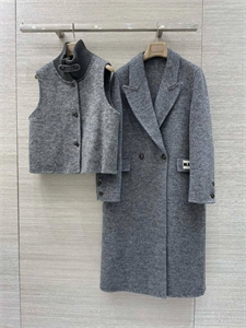 {{productViewItem.photos[photoViewList.activeNavIndex].Alt || productViewItem.photos[photoViewList.activeNavIndex].Description || 'Пальто JIL SANDER'}}