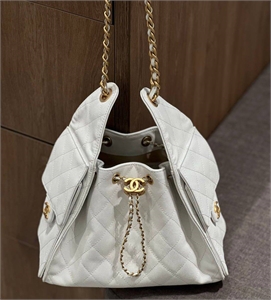 {{productViewItem.photos[photoViewList.activeNavIndex].Alt || productViewItem.photos[photoViewList.activeNavIndex].Description || 'Сумка CHANEL'}}