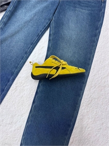 {{productViewItem.photos[photoViewList.activeNavIndex].Alt || productViewItem.photos[photoViewList.activeNavIndex].Description || 'Кеды BALENCIAGA'}}