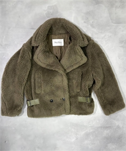 {{productViewItem.photos[photoViewList.activeNavIndex].Alt || productViewItem.photos[photoViewList.activeNavIndex].Description || 'Шуба Max Mara'}}