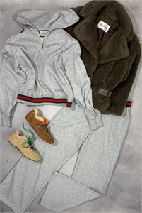 {{productViewItem.photos[photoViewList.activeNavIndex].Alt || productViewItem.photos[photoViewList.activeNavIndex].Description || 'Костюм GUCCI'}}