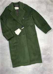 {{productViewItem.photos[photoViewList.activeNavIndex].Alt || productViewItem.photos[photoViewList.activeNavIndex].Description || 'Пальто MAX MARA'}}