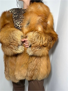 {{productViewItem.photos[photoViewList.activeNavIndex].Alt || productViewItem.photos[photoViewList.activeNavIndex].Description || 'Шуба FENDI'}}