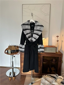 {{productViewItem.photos[photoViewList.activeNavIndex].Alt || productViewItem.photos[photoViewList.activeNavIndex].Description || 'Пальто FENDI'}}