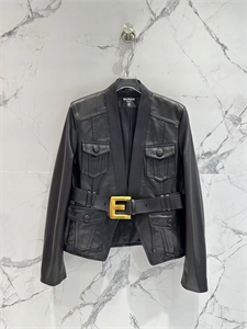 {{productViewItem.photos[photoViewList.activeNavIndex].Alt || productViewItem.photos[photoViewList.activeNavIndex].Description || 'Куртка BALMAIN'}}