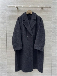 {{productViewItem.photos[photoViewList.activeNavIndex].Alt || productViewItem.photos[photoViewList.activeNavIndex].Description || 'Пальто JIL SANDER'}}