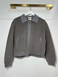 {{productViewItem.photos[photoViewList.activeNavIndex].Alt || productViewItem.photos[photoViewList.activeNavIndex].Description || 'Бомбер HERMES'}}