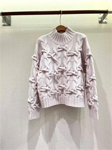 {{productViewItem.photos[photoViewList.activeNavIndex].Alt || productViewItem.photos[photoViewList.activeNavIndex].Description || 'Свитер BRUNELLO CUCINELLI'}}