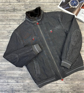 {{productViewItem.photos[photoViewList.activeNavIndex].Alt || productViewItem.photos[photoViewList.activeNavIndex].Description || 'Джинсовая куртка из меха бобра KITON'}}