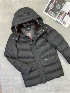 {{productViewItem.photos[photoViewList.activeNavIndex].Alt || productViewItem.photos[photoViewList.activeNavIndex].Description || 'Куртка KITON  из натурального кашемира'}}
