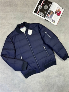 {{productViewItem.photos[photoViewList.activeNavIndex].Alt || productViewItem.photos[photoViewList.activeNavIndex].Description || 'Бомбер из шерсти и шелка BC'}}