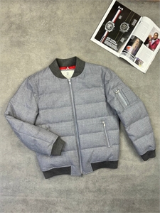 {{productViewItem.photos[photoViewList.activeNavIndex].Alt || productViewItem.photos[photoViewList.activeNavIndex].Description || 'Бомбер из шерсти и шелка BC'}}