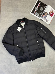 {{productViewItem.photos[photoViewList.activeNavIndex].Alt || productViewItem.photos[photoViewList.activeNavIndex].Description || 'Бомбер из шерсти и шелка BC'}}