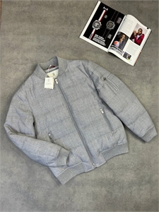 {{productViewItem.photos[photoViewList.activeNavIndex].Alt || productViewItem.photos[photoViewList.activeNavIndex].Description || 'Бомбер из шерсти и шелка BC'}}