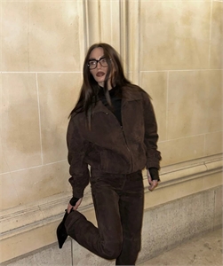 {{productViewItem.photos[photoViewList.activeNavIndex].Alt || productViewItem.photos[photoViewList.activeNavIndex].Description || 'Брюки YSL'}}