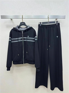 {{productViewItem.photos[photoViewList.activeNavIndex].Alt || productViewItem.photos[photoViewList.activeNavIndex].Description || 'Костюм DIOR'}}