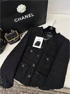 {{productViewItem.photos[photoViewList.activeNavIndex].Alt || productViewItem.photos[photoViewList.activeNavIndex].Description || 'Пиджак CHANEL'}}