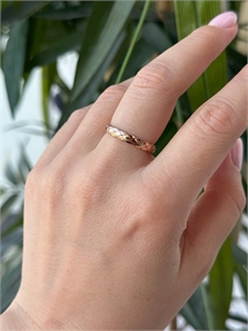 {{productViewItem.photos[photoViewList.activeNavIndex].Alt || productViewItem.photos[photoViewList.activeNavIndex].Description || 'Кольцо CHANEL'}}